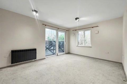 2 bedroom flat to rent, Amberside Court, Hardings Close, Hemel Hempstead