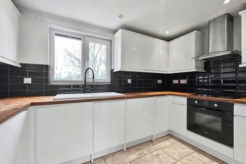 2 bedroom flat to rent, Amberside Court, Hardings Close, Hemel Hempstead