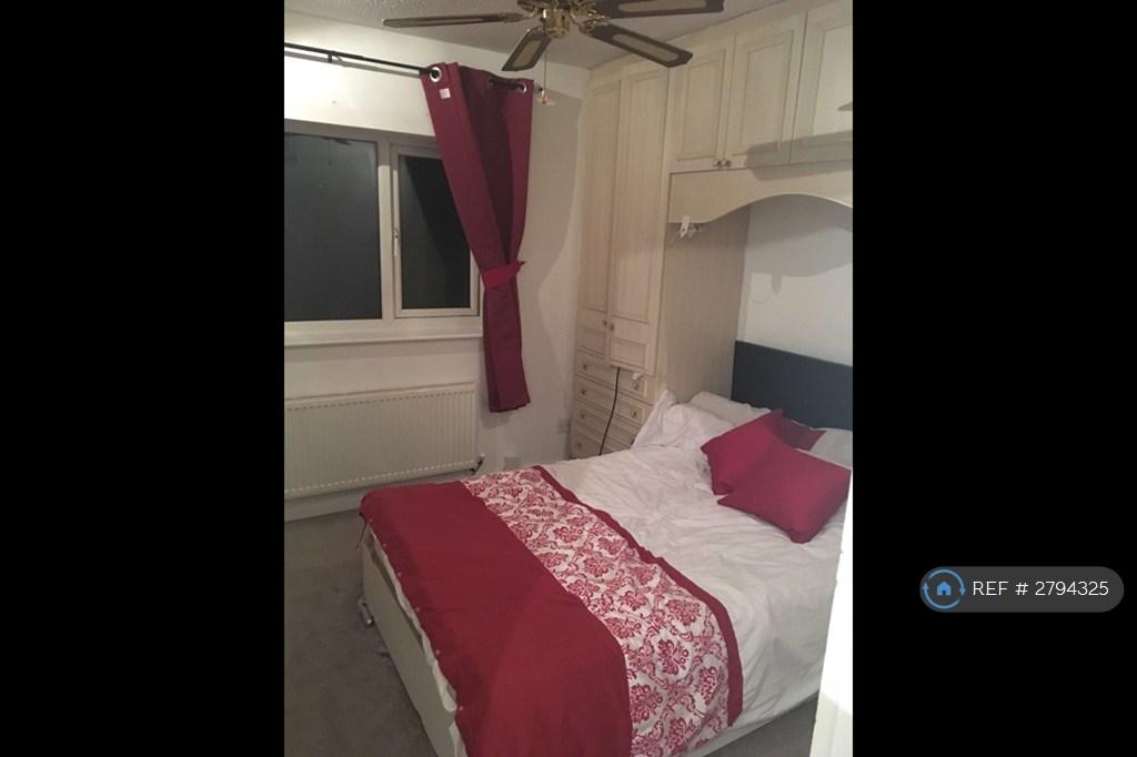 Master Bedroom With Fittedwardrobe