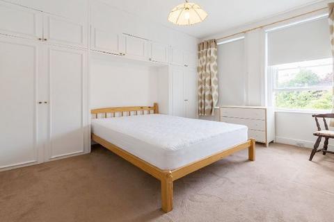 Studio to rent, W9