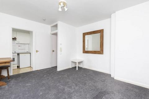 Studio to rent, W9