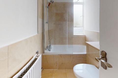 Studio to rent, W9