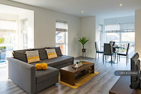 2 bedroom flat to rent, Gweal Avenue, Reading, RG2