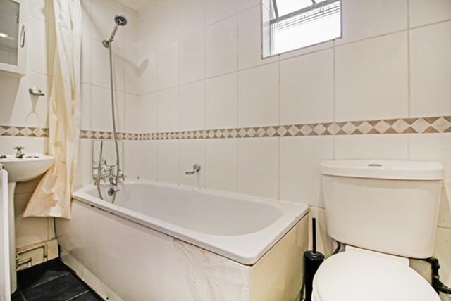 Bathroom (2).JPG