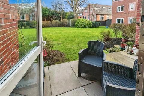 2 bedroom apartment for sale, London Road, Cheshire CW9