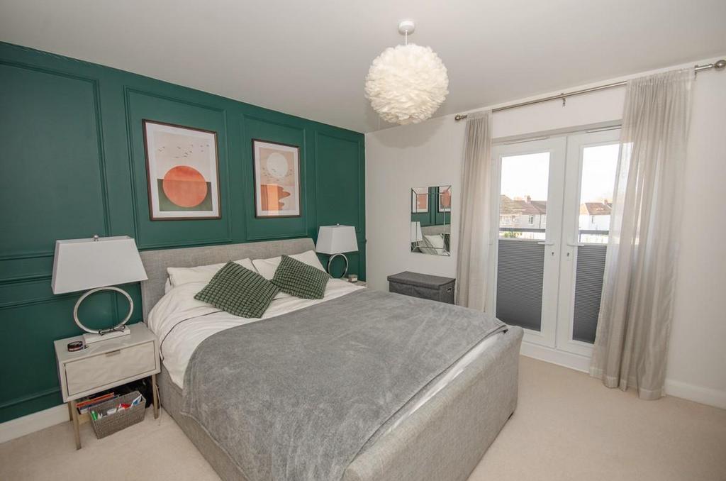 Bedroom 1.jpg