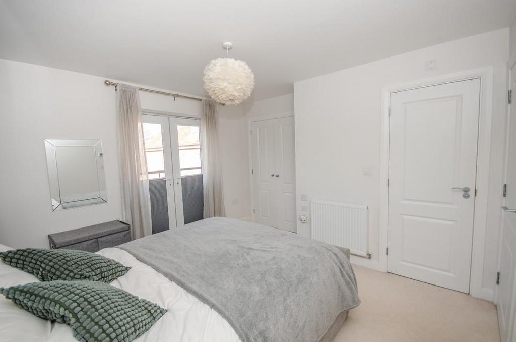Bedroom 1 pic 2.jpg