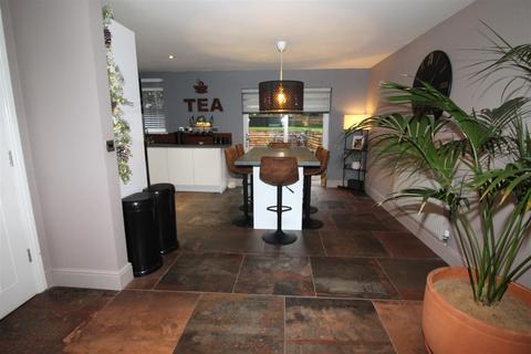 undefined, Newport NP11
