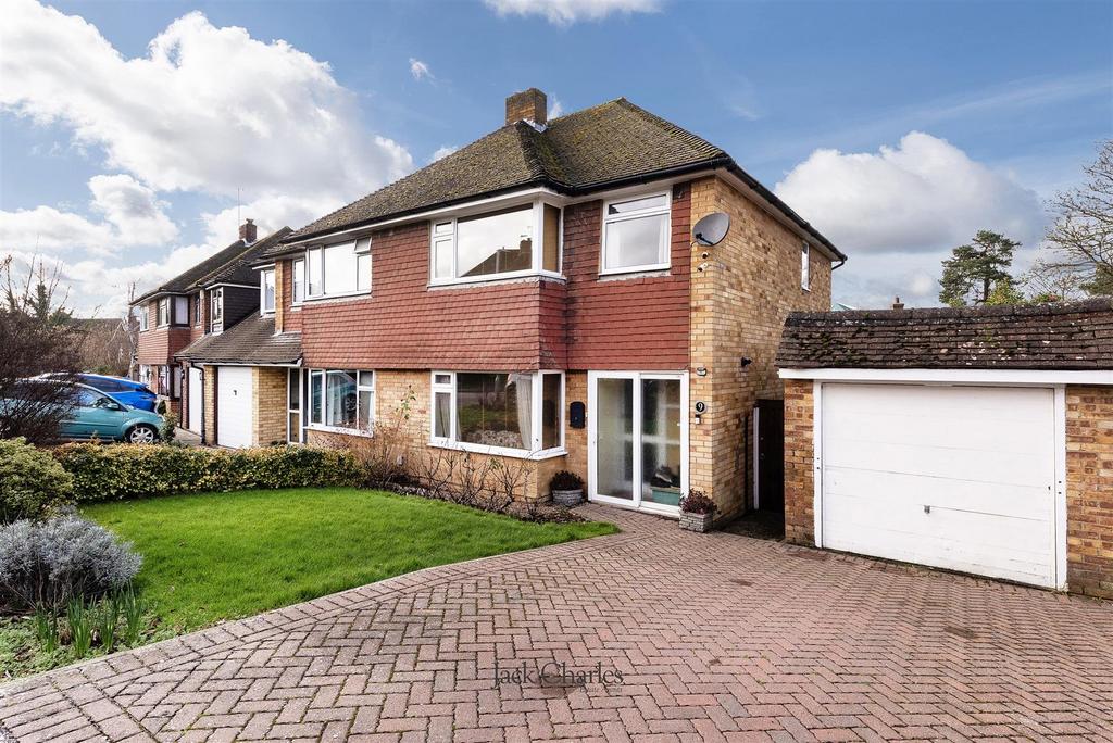 9 The Meadow, TN2 4 EH 001.jpg