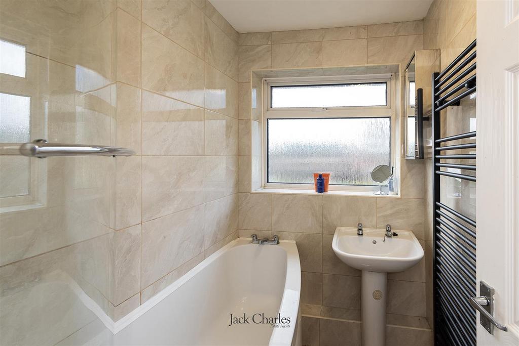 9 The Meadow, TN2 4 EH 011.jpg