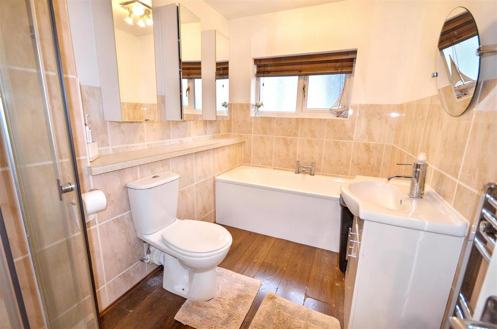 En-Suite Bathroom