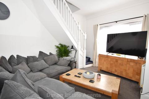 2 bedroom end of terrace house for sale, St Thomas`s Road, Hardway