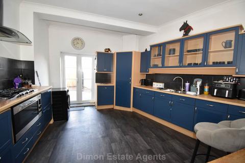 2 bedroom end of terrace house for sale, St Thomas`s Road, Hardway