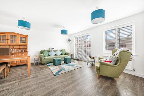 3 bedroom semi-detached house for sale, Foxglove Avenue, Essex CM1