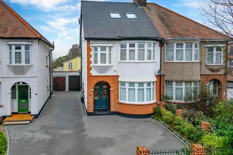4 bedroom semi-detached house for sale, BRIDGWATER DRIVE, Westcliff-On-Sea