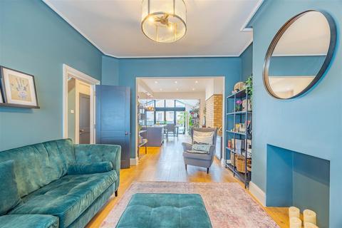 4 bedroom semi-detached house for sale, BRIDGWATER DRIVE, Westcliff-On-Sea