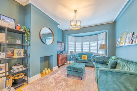 4 bedroom semi-detached house for sale, BRIDGWATER DRIVE, Westcliff-On-Sea