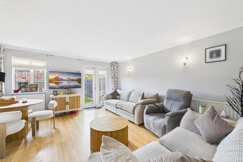 3 bedroom end of terrace house for sale, Todd Close, Aylesbury HP21