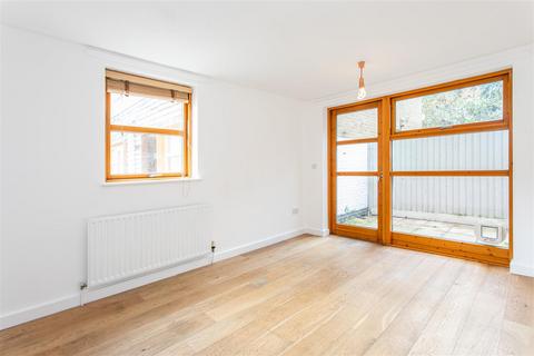 2 bedroom flat for sale, Denmark Place, Bow, E3