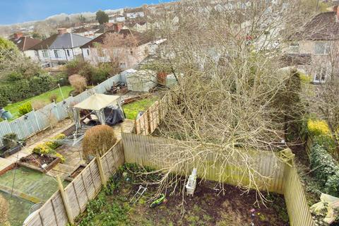 2 bedroom flat for sale, Ponsford Road, Knowle, Bristol, BS4 2UT