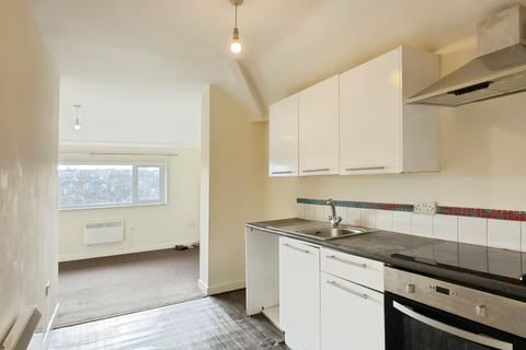 2 bedroom flat for sale, Ponsford Road, Knowle, Bristol, BS4 2UT