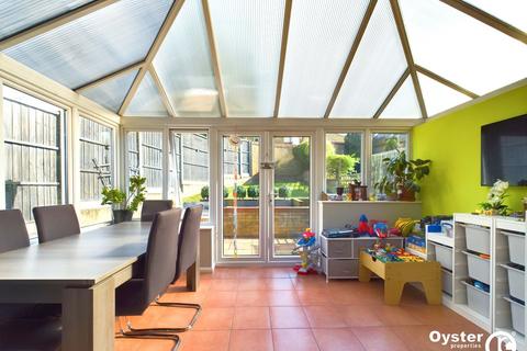 3 bedroom end of terrace house for sale, Lonsdale Drive, Enfield, EN2