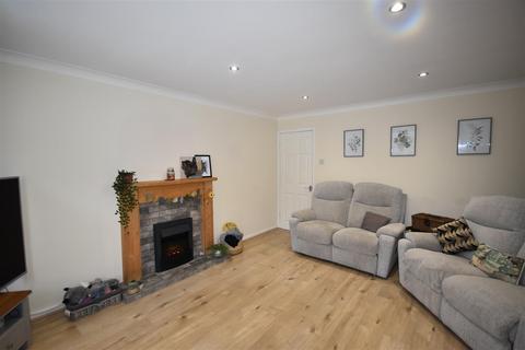 3 bedroom detached house for sale, Carrfields, Goole
