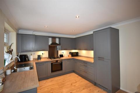 3 bedroom detached house for sale, Carrfields, Goole
