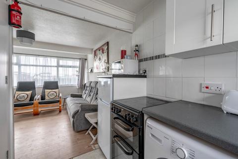 2 bedroom chalet for sale, Newport Road, Hemsby