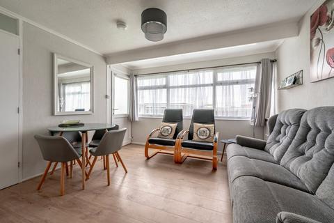 2 bedroom chalet for sale, Newport Road, Hemsby