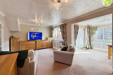 3 bedroom terraced house for sale, Copland Road, Stanford-Le-Hope, SS17