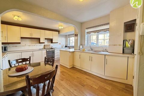 3 bedroom terraced house for sale, Copland Road, Stanford-Le-Hope, SS17