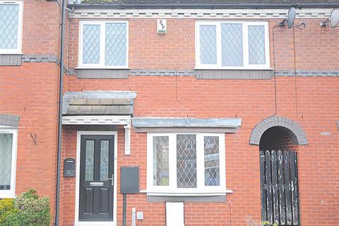 3 bedroom townhouse to rent, Saxifrage Drive, Stone