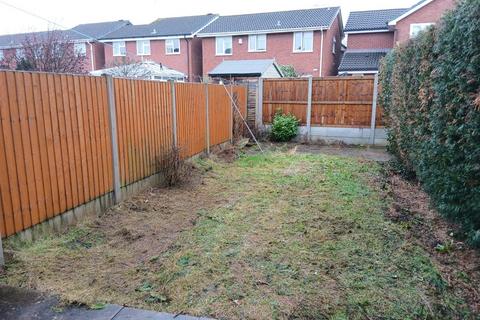3 bedroom townhouse to rent, Saxifrage Drive, Stone