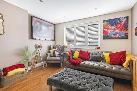 4 bedroom semi-detached house for sale, Longmeadow, Little Bookham, Leatherhead, Surrey, KT23