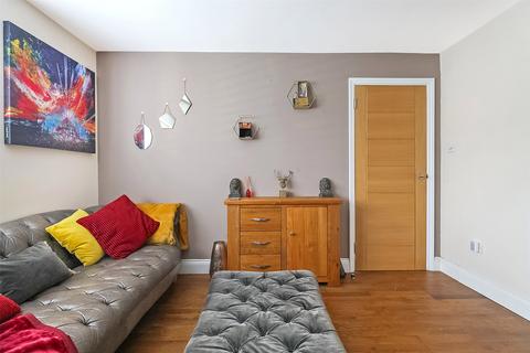 4 bedroom semi-detached house for sale, Longmeadow, Little Bookham, Leatherhead, Surrey, KT23