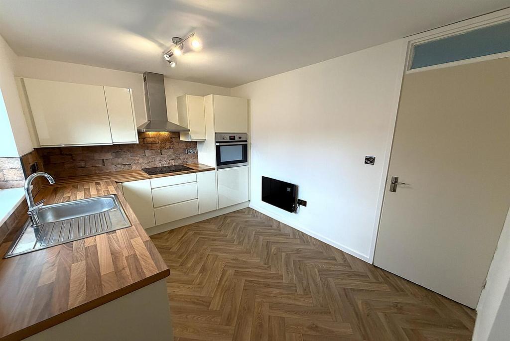 Kitchen 3rd.jpg