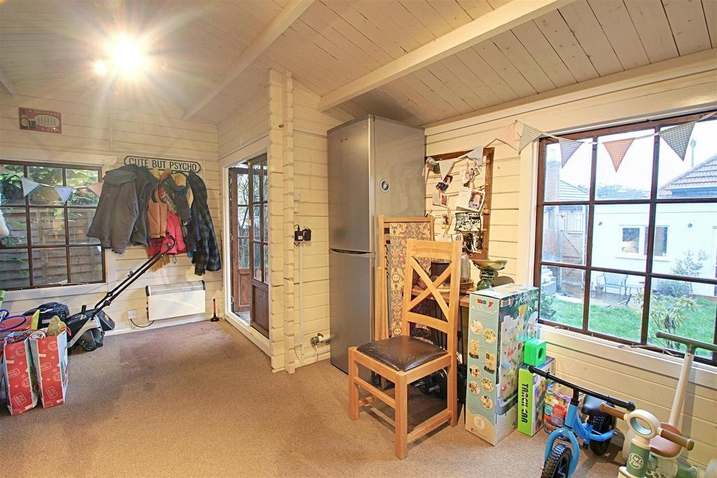 Garden Cabin 1.jpg