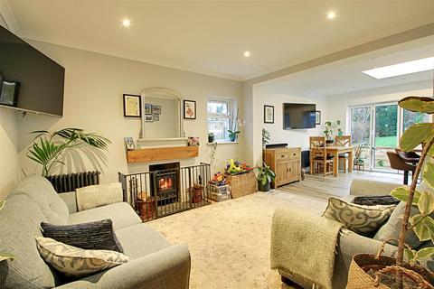 2 bedroom detached bungalow for sale, Alexandra Road, Kings Langley