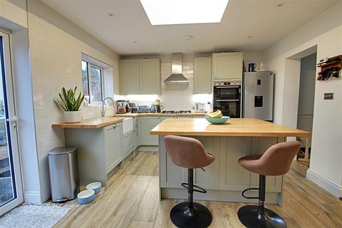 2 bedroom detached bungalow for sale, Alexandra Road, Kings Langley
