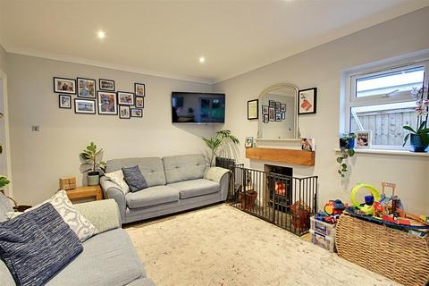 2 bedroom detached bungalow for sale, Alexandra Road, Kings Langley