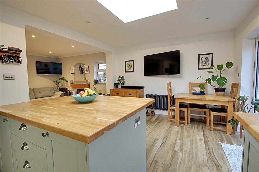 Kitchen Diner 1.jpg