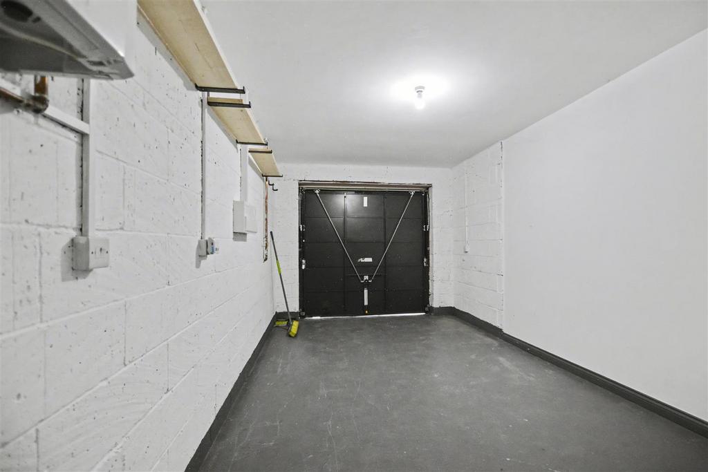 Garage 1.jpeg
