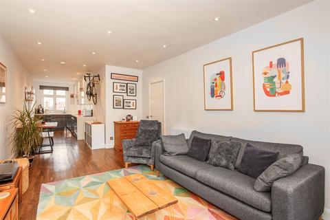 2 bedroom flat for sale, Park East Building, Bow Quarter, Bow, E3