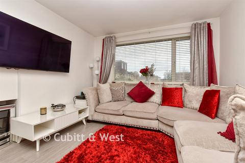3 bedroom maisonette for sale, Lavender Road, Epsom, Surrey