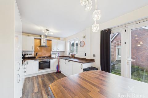 3 bedroom semi-detached house for sale, Acasta Way, East Riding of Yorkshire HU9