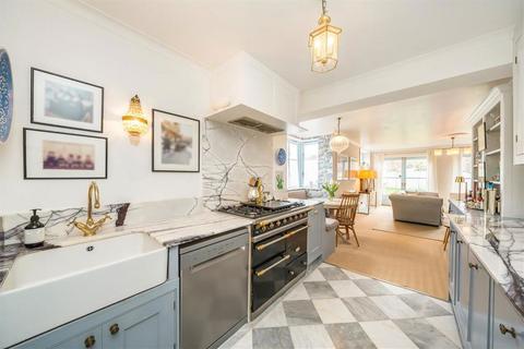 3 bedroom flat for sale, Ellison Road, London SW13