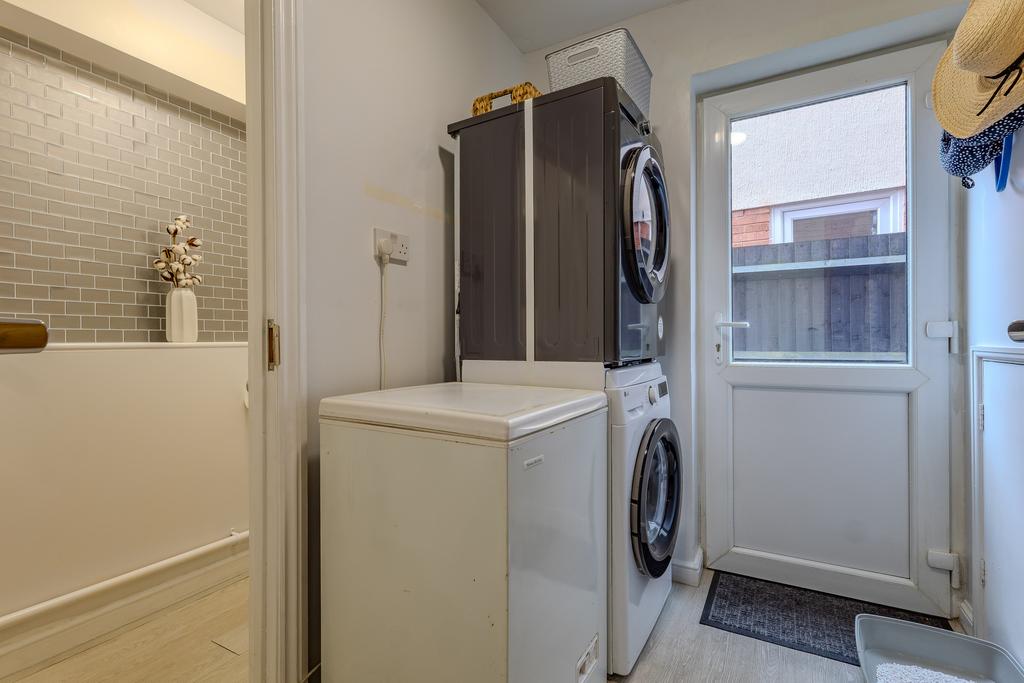 Utility & Cloaks WC