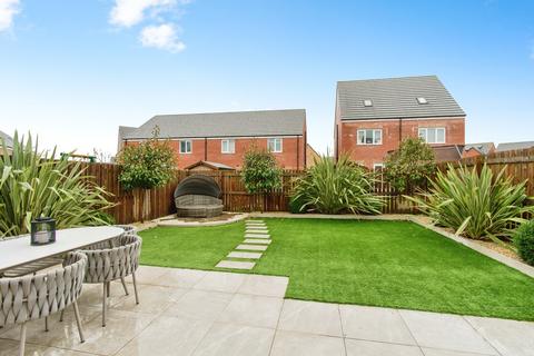 3 bedroom detached house for sale, Frobisher Avenue, Castleford, WF10
