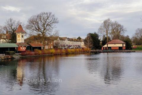 1 bedroom ground floor flat for sale, Kensington Gardens, Ilford IG1